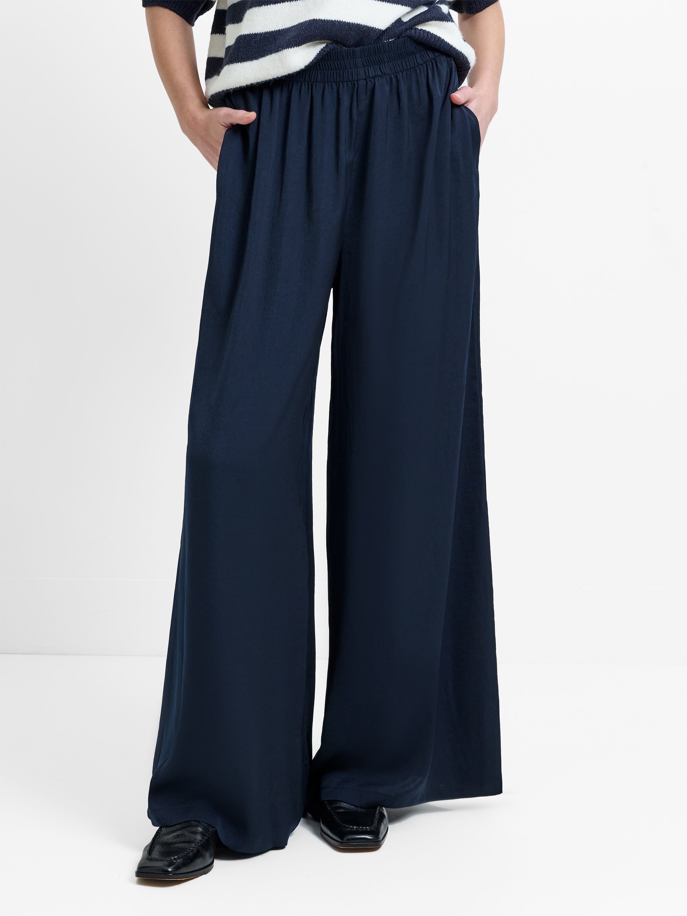 Damasco Air Flow Wide Leg Trousers