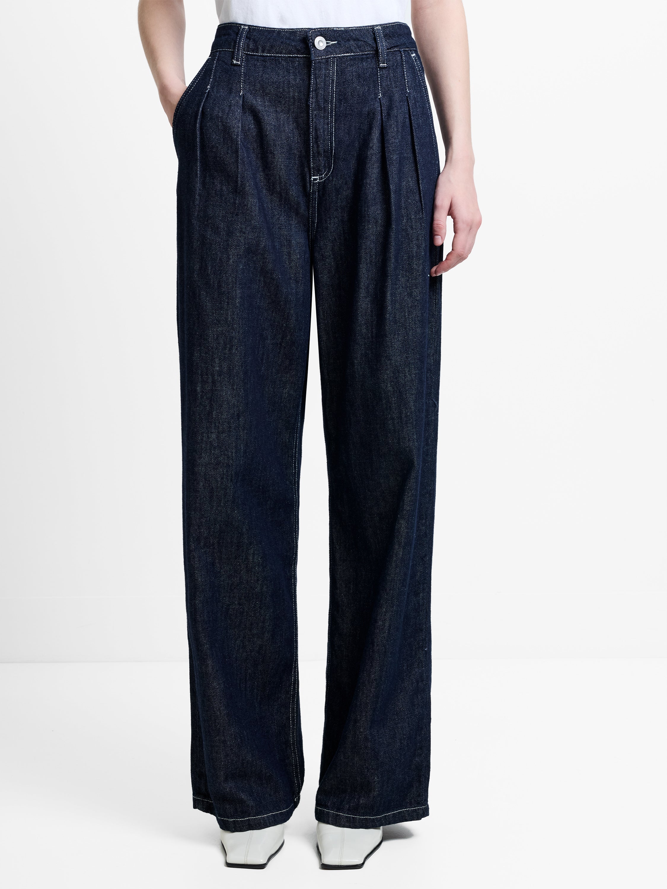 Finley Denim Wide Leg Jeans 32 Inch