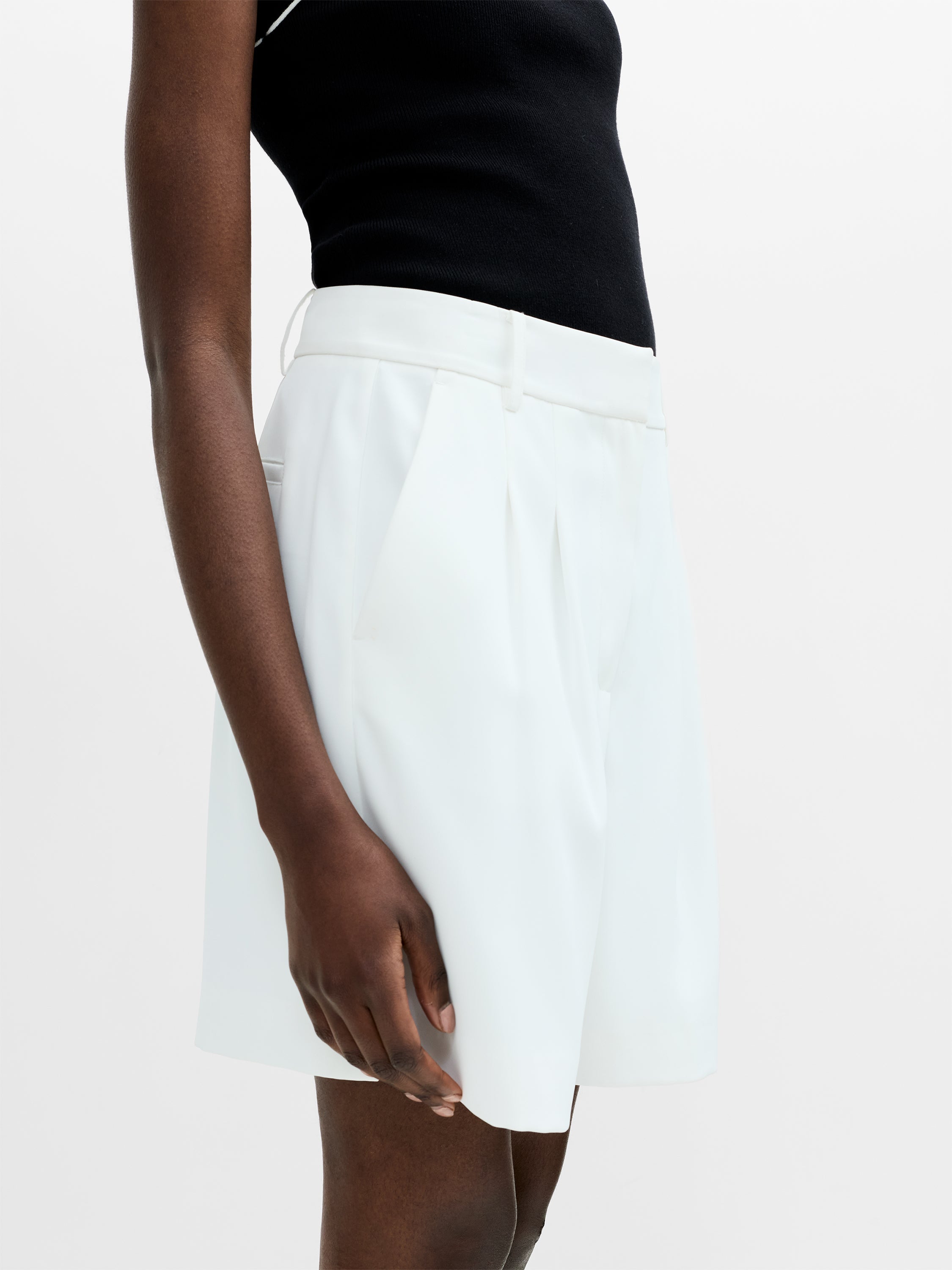Harrie Tailored White Bermuda Shorts