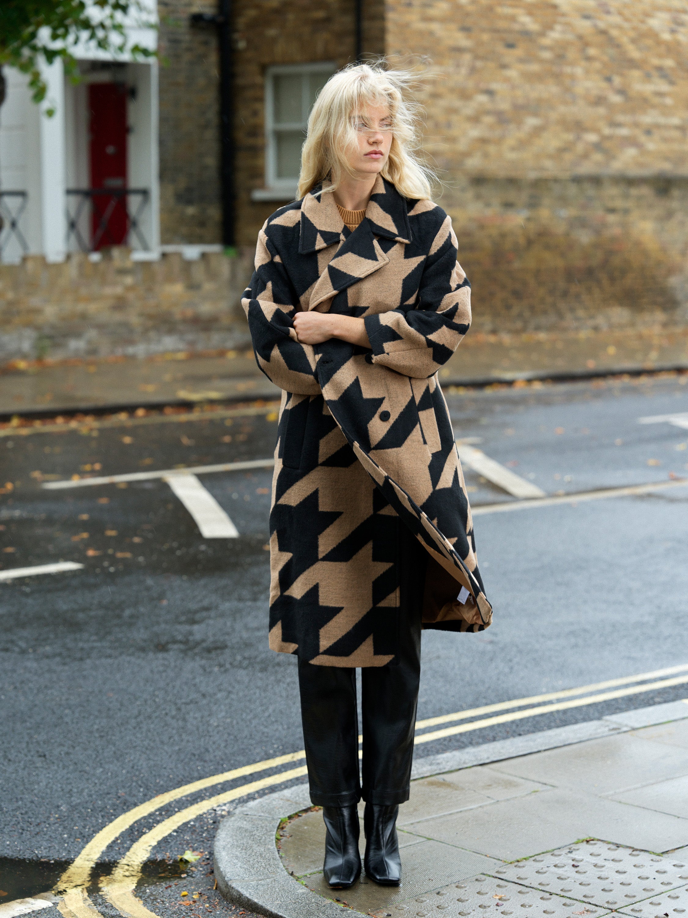 Lucilla Houndstooth Coat | French Connection EU
