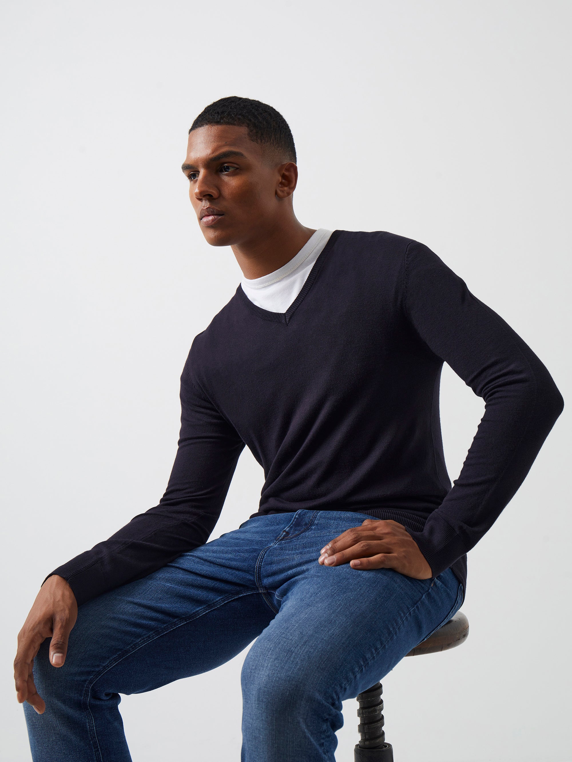 Men's v 2025 neck knitwear