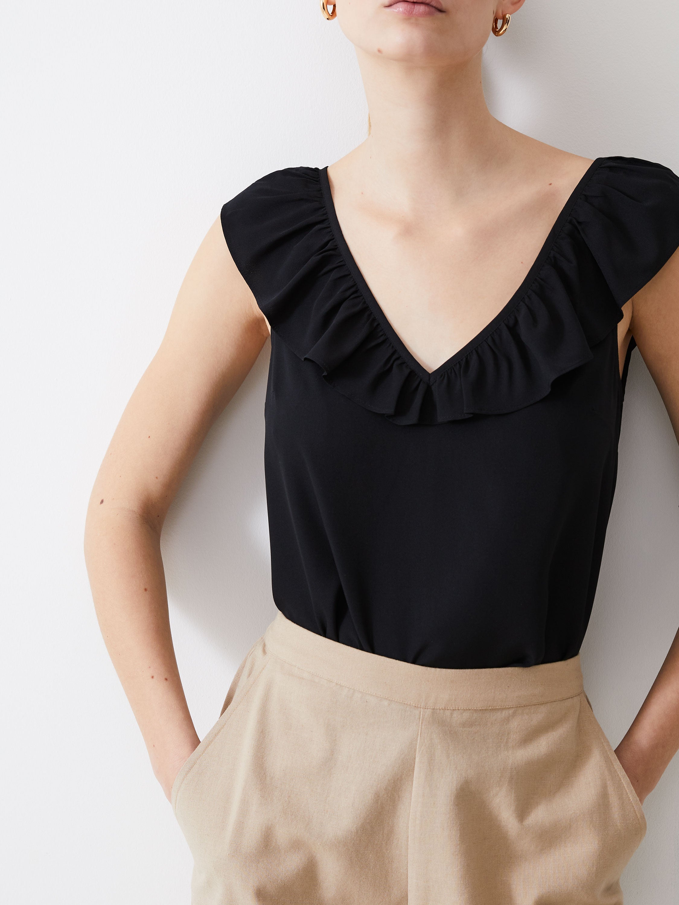 Frill Sleeveless Crepe Light Top